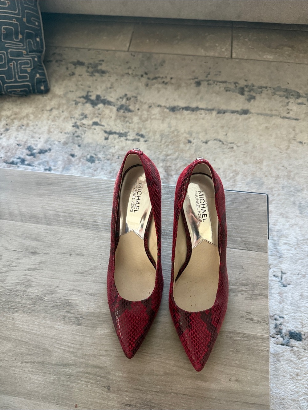 Micheal Kors Red Snake-Print Pointed Toe Stiletto Pumps - Picture 4 of 5